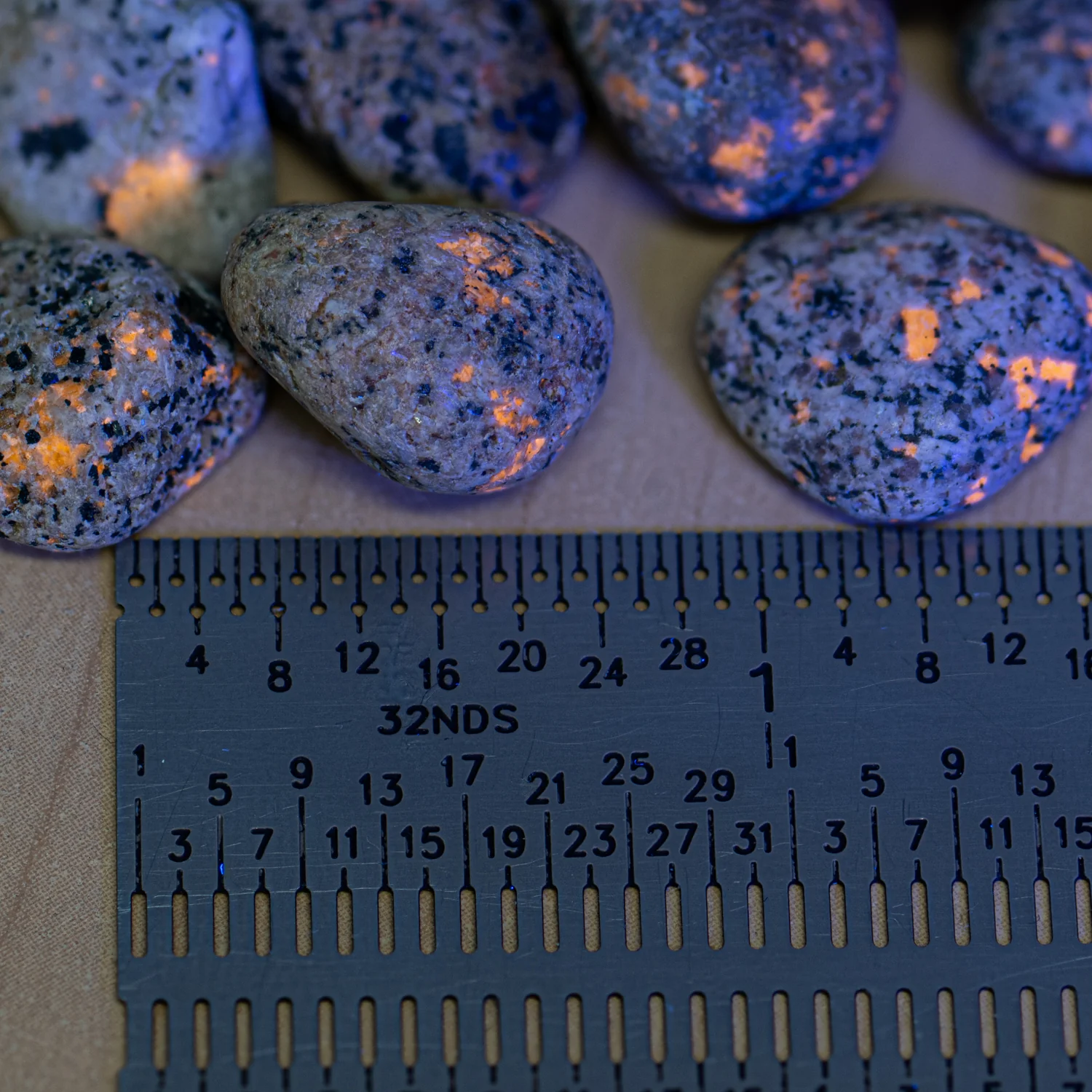 Fun-Sized Syenite - UV Glow Rock - Image 6