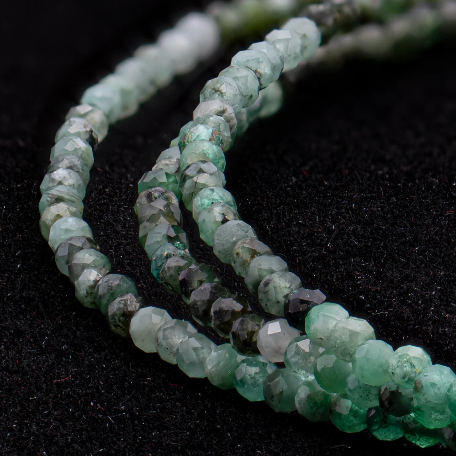 Rough Emerald Beaded Bracelet - Image 2