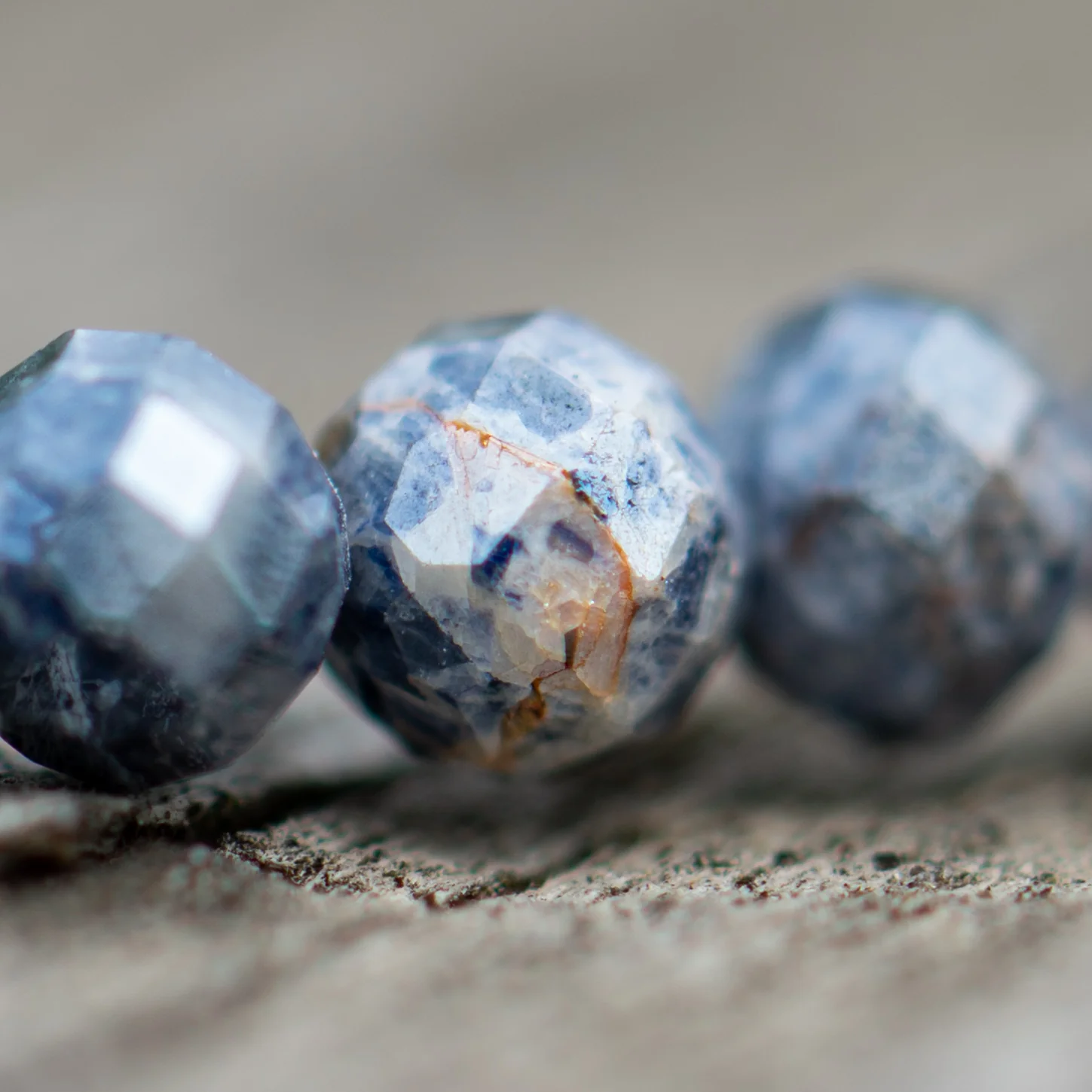 Rough Sapphire Choker Necklace - Image 14