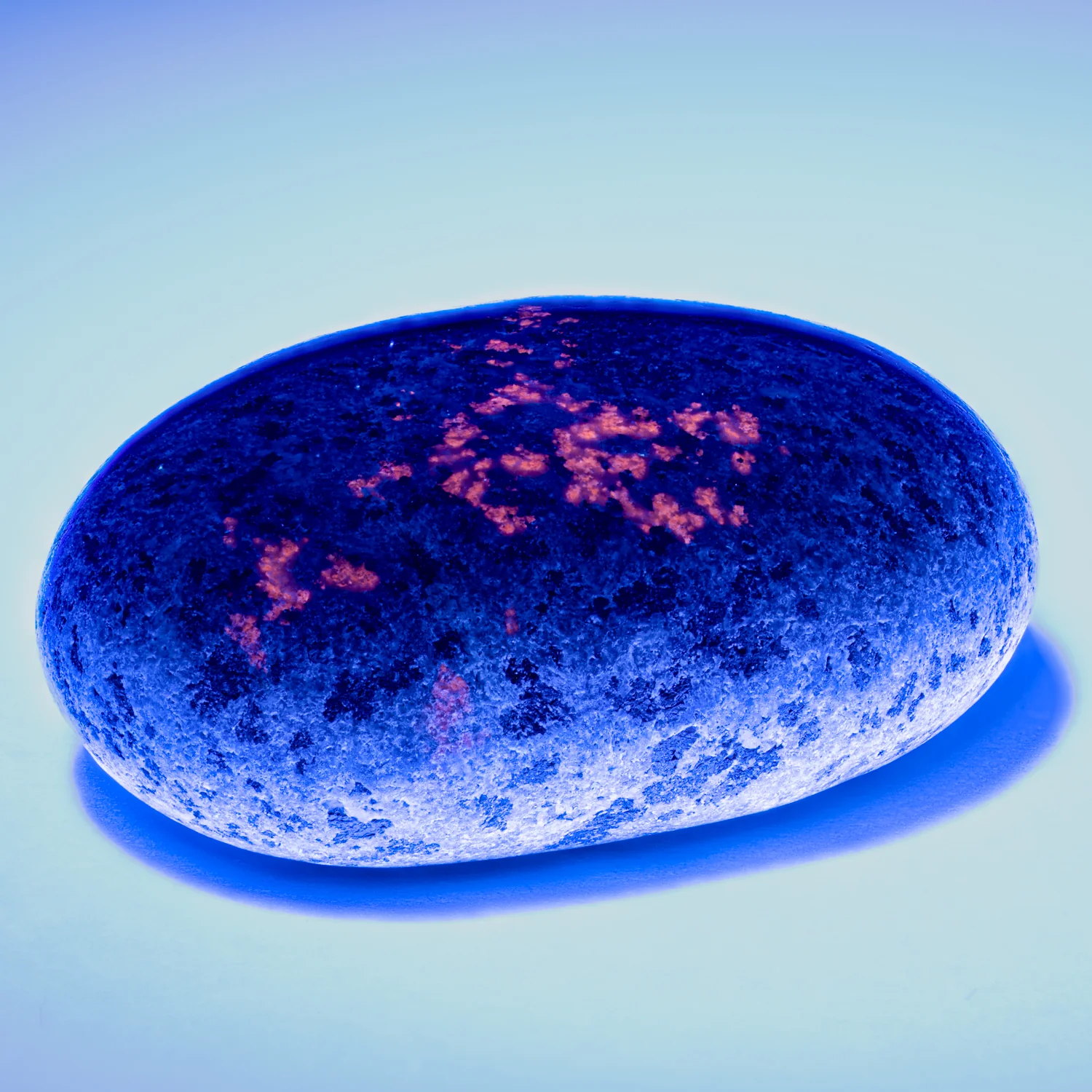 Shining Syenite - UV Glow Rocks - Image 11