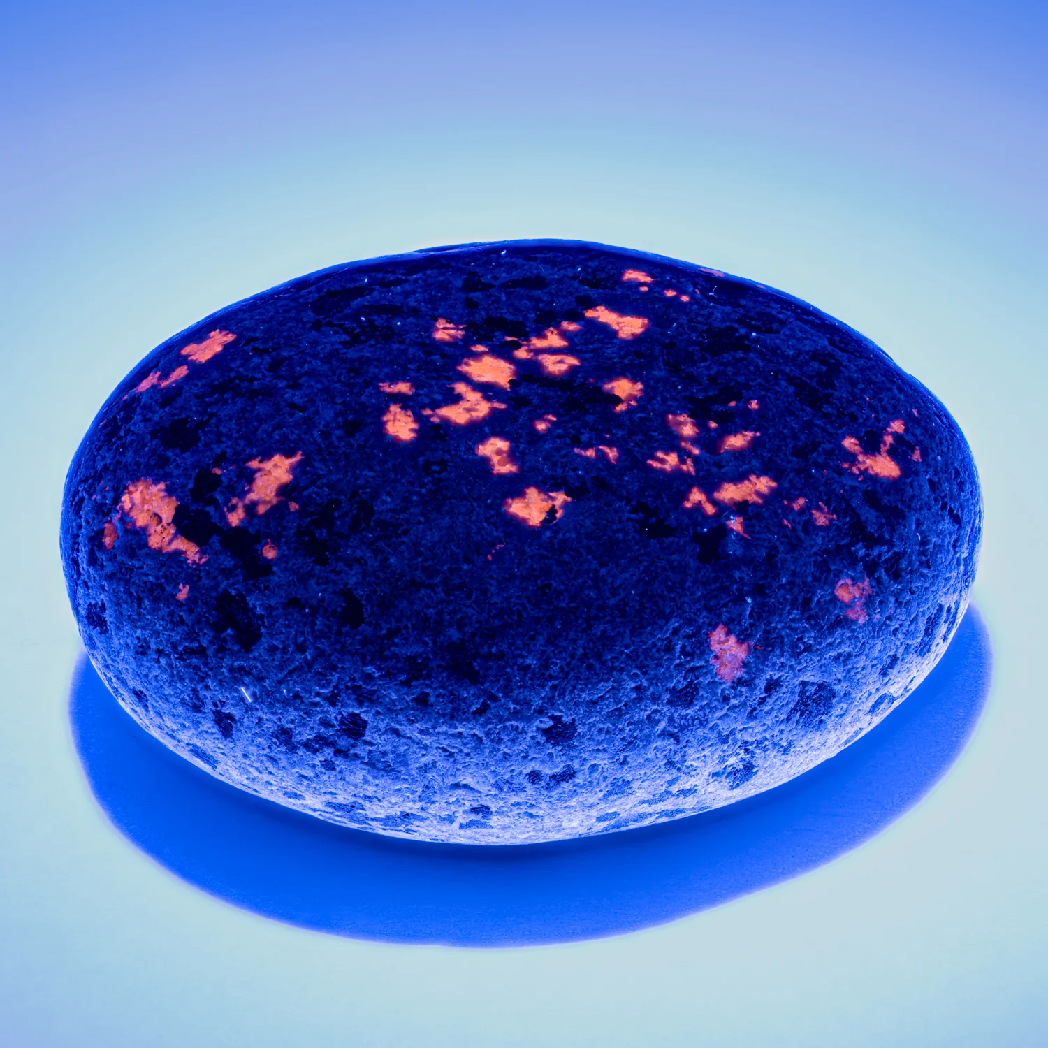 Shining Syenite - UV Glow Rocks - Image 13
