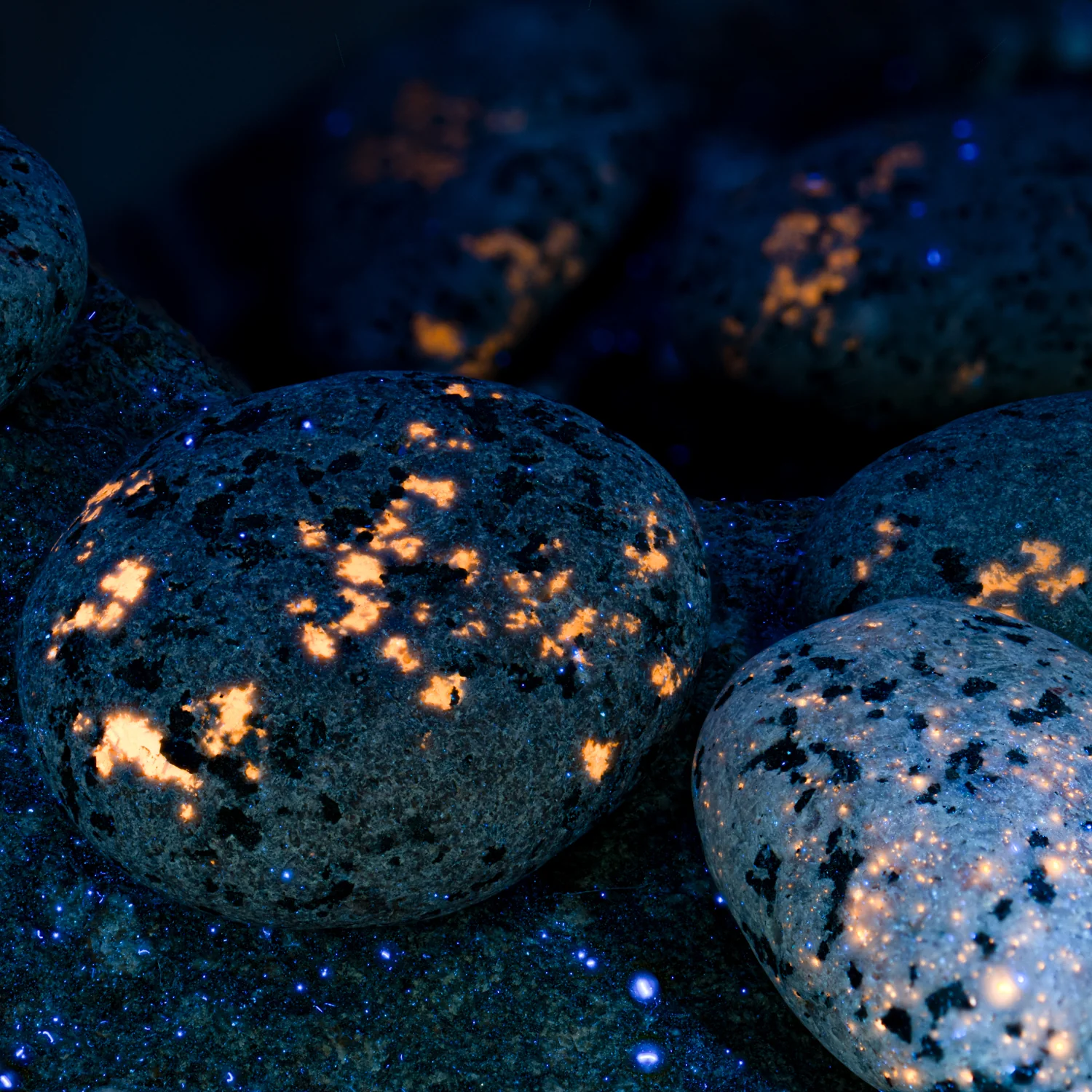 Shining Syenite - UV Glow Rocks - Image 5