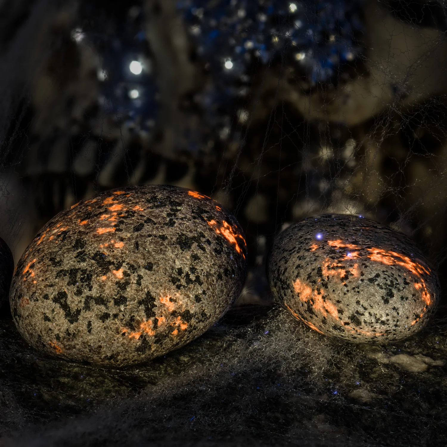 Shining Syenite - UV Glow Rocks - Image 7